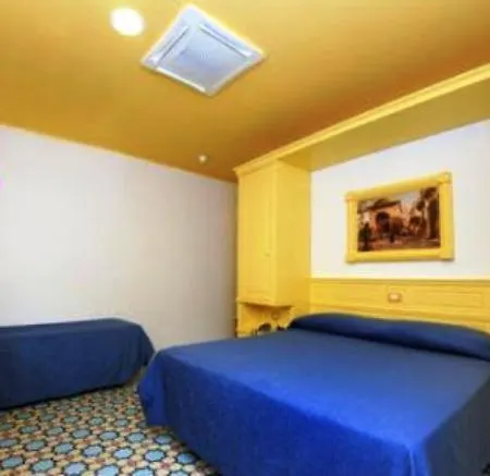 Astoria מלון 4*