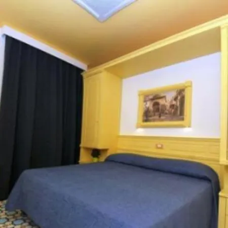 Astoria מלון סורנטו